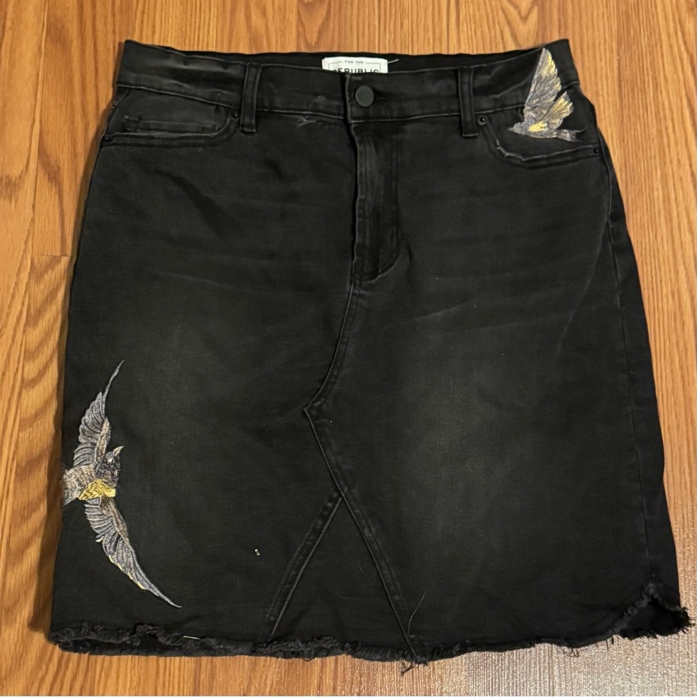 Republic Denim Black Denim Knee Length Skirt with Embroidered Birds Size 8/28‎